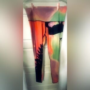 #276 Teeki NWOT large very beautiful outdoor inspired print. Soft stretchy
